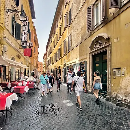 Ych-incantevole A Fontana Di Trevi * Rzym